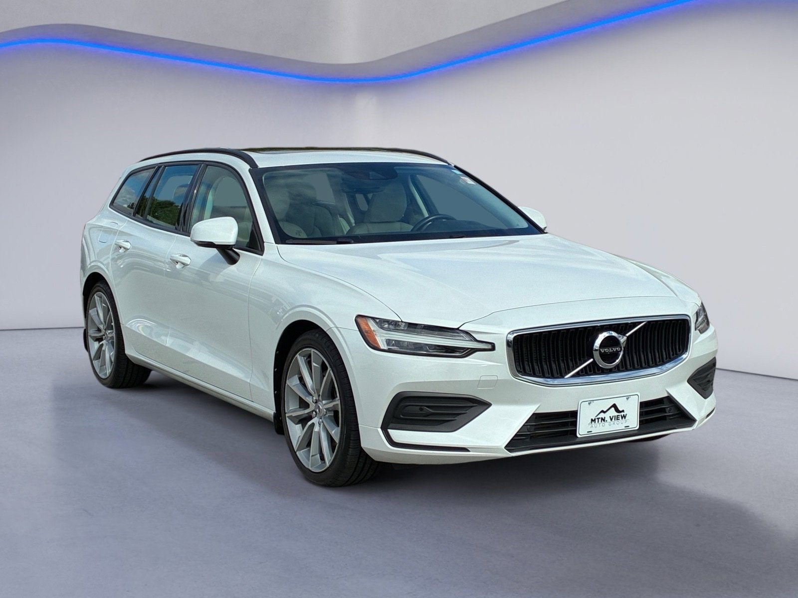 Used 2020 Volvo V60 T5 Momentum w/ Premium Package FWD image 5