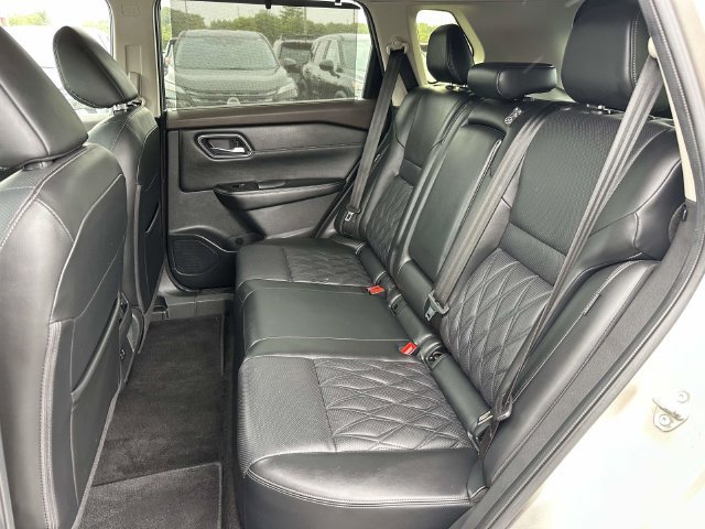Used 2023 Nissan Rogue Platinum AWD/4WD image 16