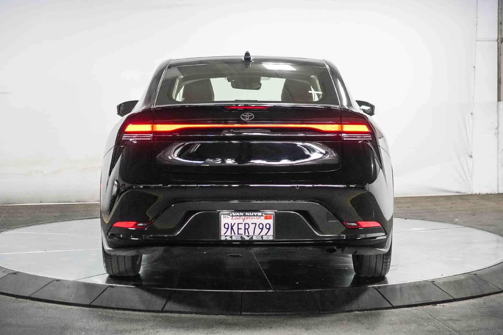 Certified 2024 Toyota Prius XLE FWD image 5