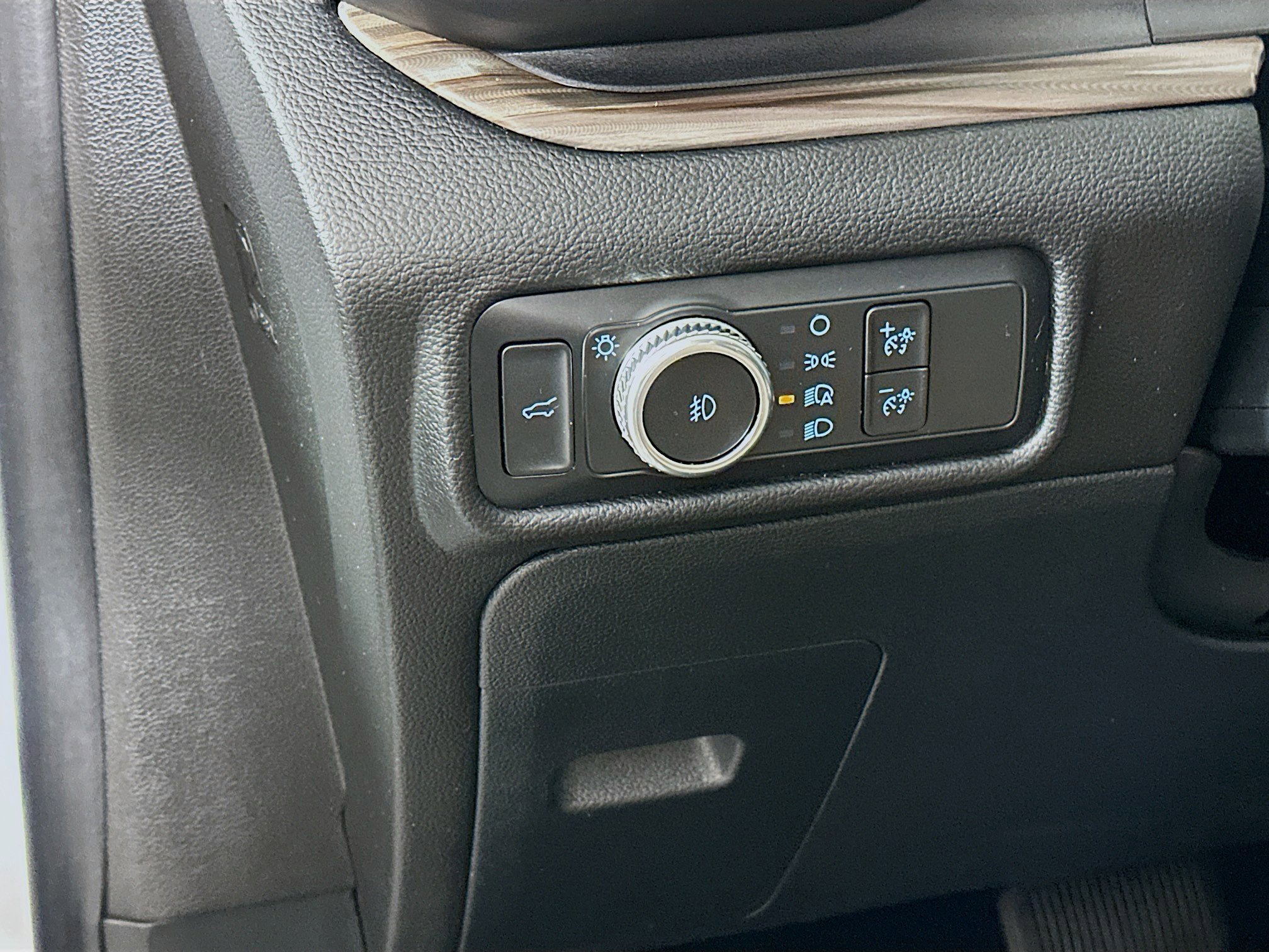 Used 2022 Ford Explorer Limited image 17