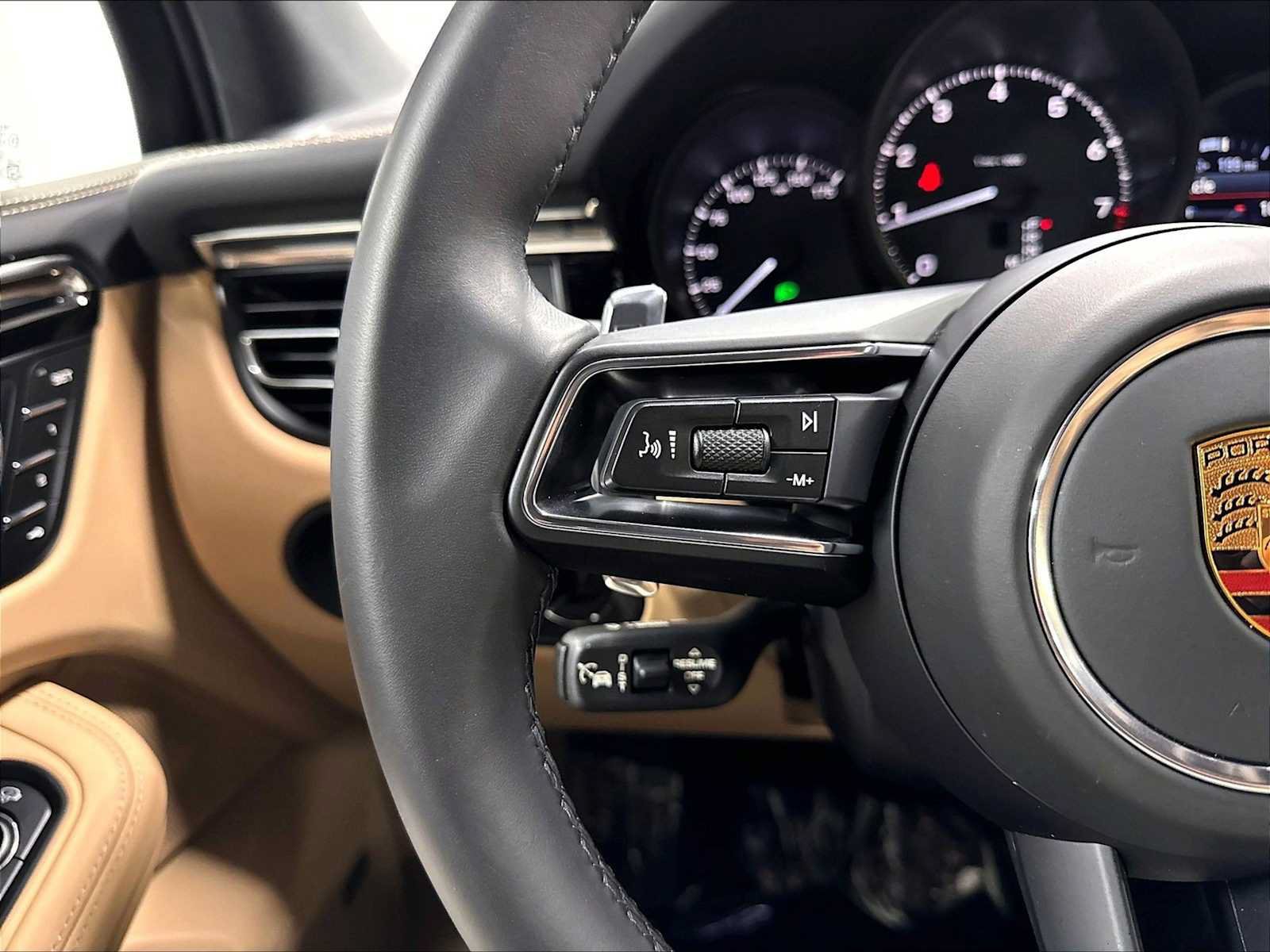Used 2026 Porsche Macan AWD/4WD image 22