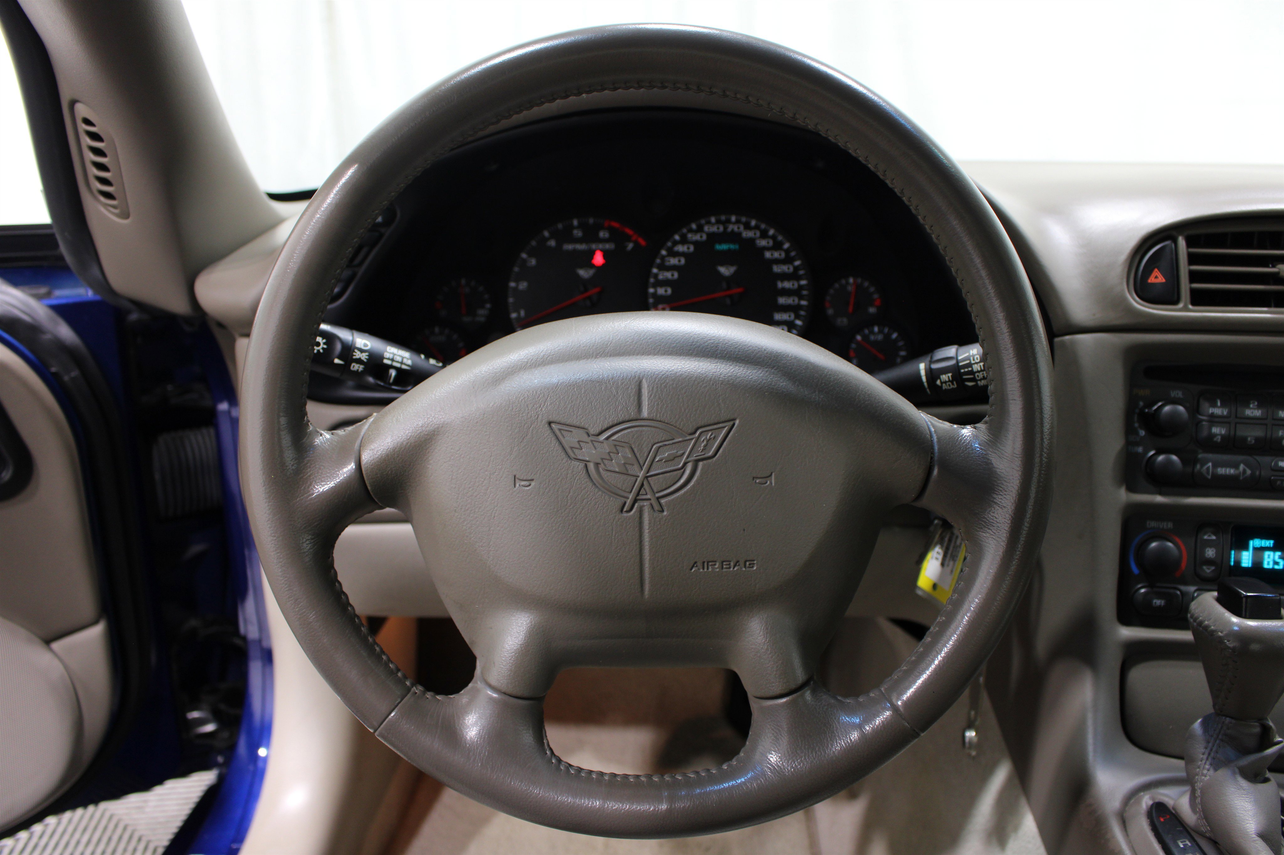 Used 2004 Chevrolet Corvette Coupe w/ Preferred Equipment Group RWD image 9
