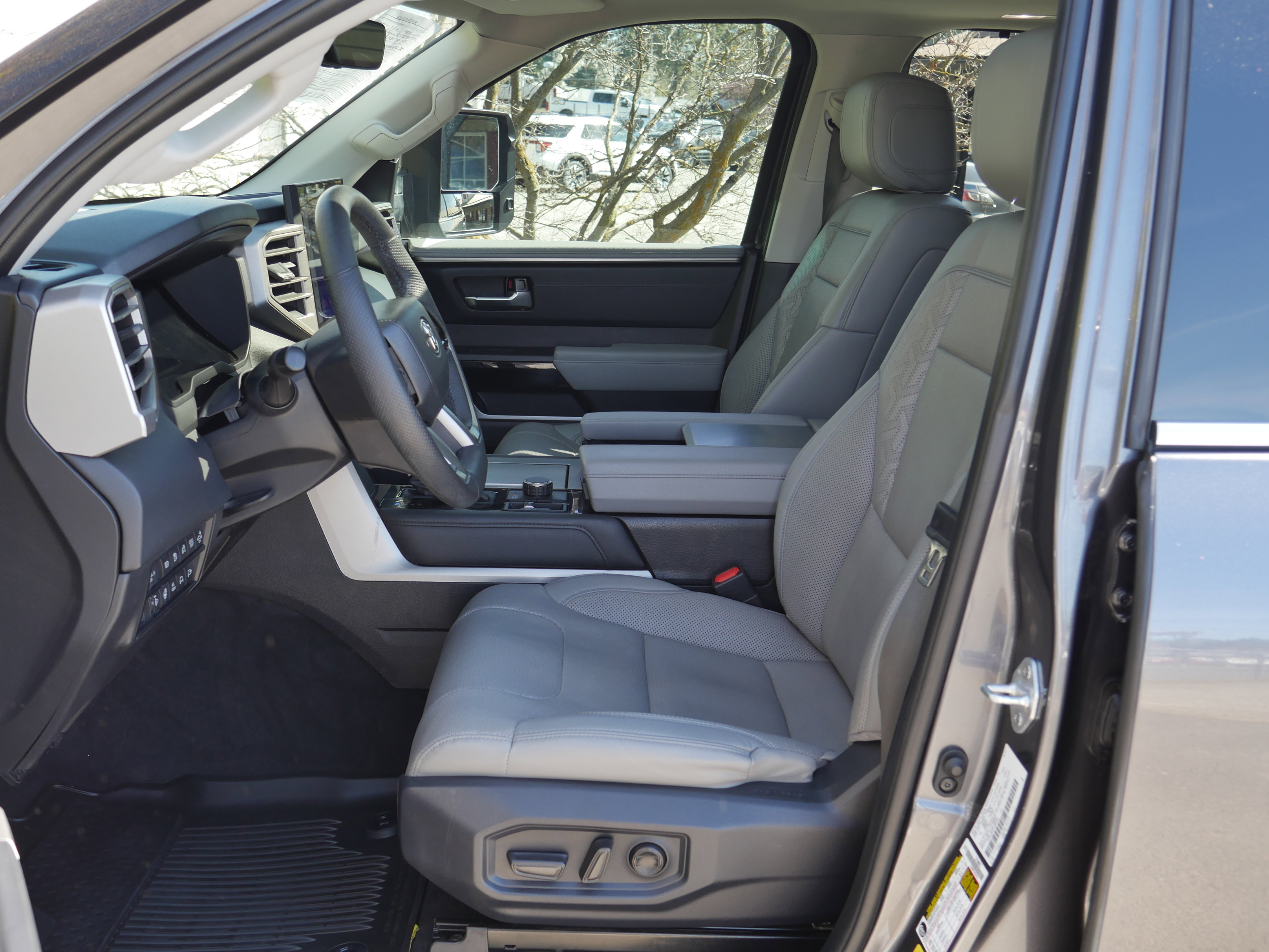 Used 2023 Toyota Sequoia Limited AWD/4WD image 3