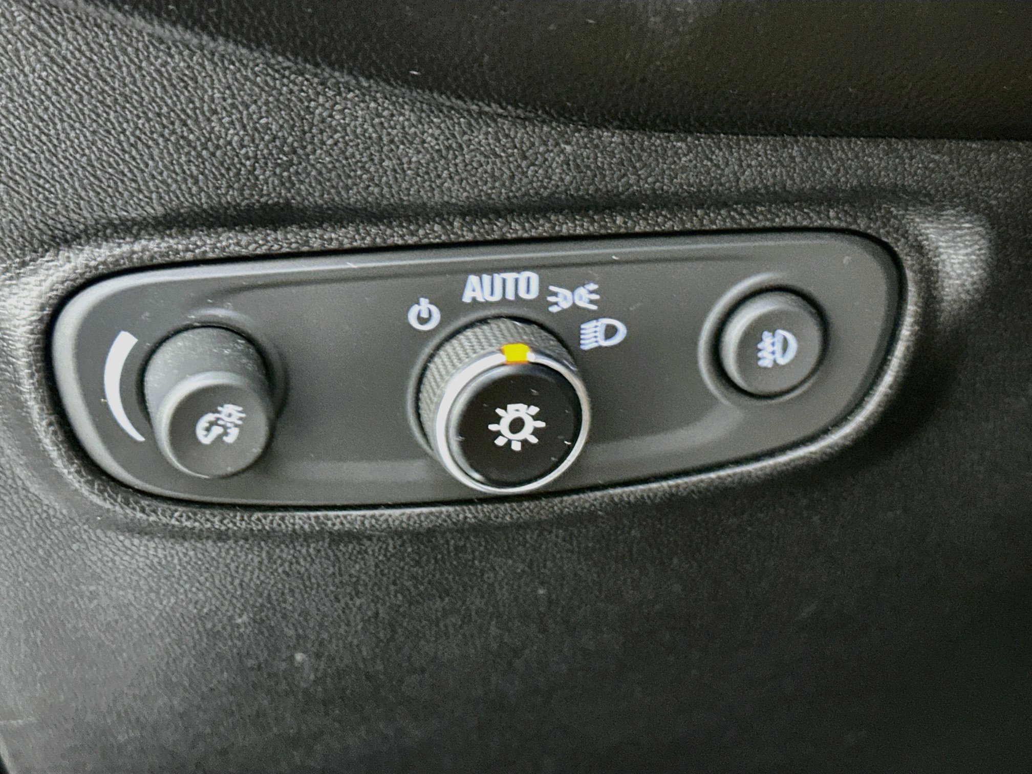 Used 2018 Chevrolet Equinox Premier w/ Infotainment II Package AWD/4WD image 17