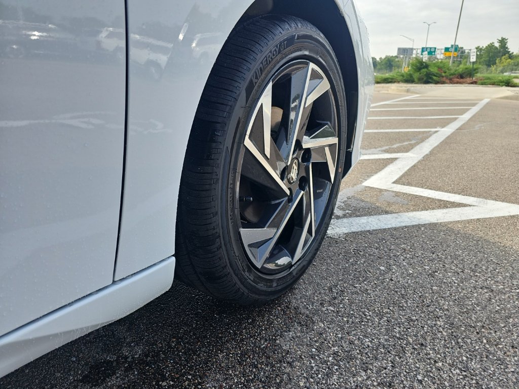 New 2026 Hyundai Elantra Limited FWD image 38