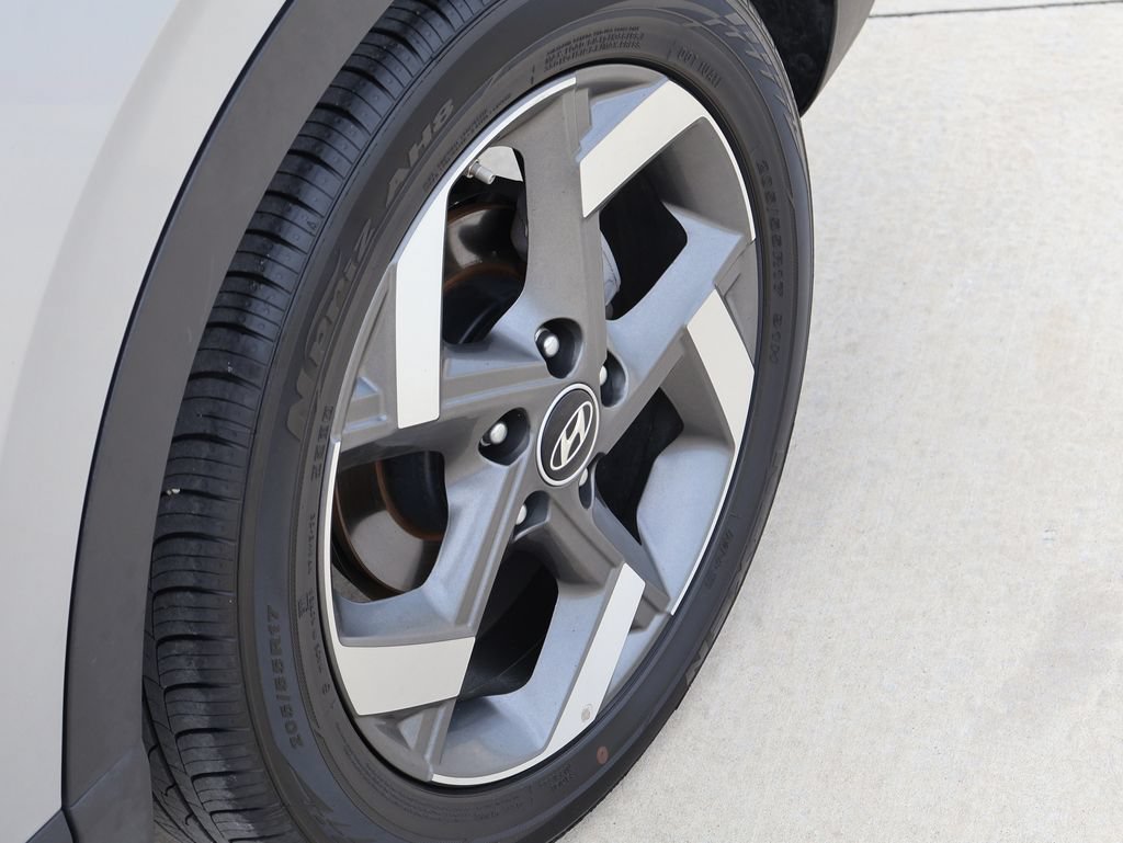 Used 2025 Hyundai Venue SEL FWD image 41