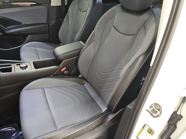 Used 2025 Volkswagen Tiguan SE w/ Panoramic Sunroof Package AWD/4WD image 15