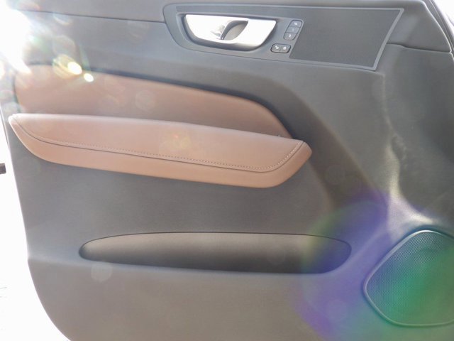 Certified 2024 Volvo XC60 B5 Plus w/ Protection Package Premier image 10