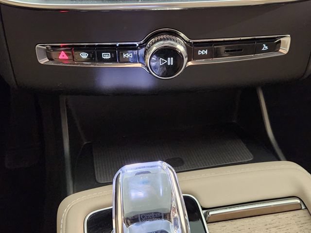 Certified 2026 Volvo XC90 B6 Plus w/ Protection Package Premier AWD/4WD image 19