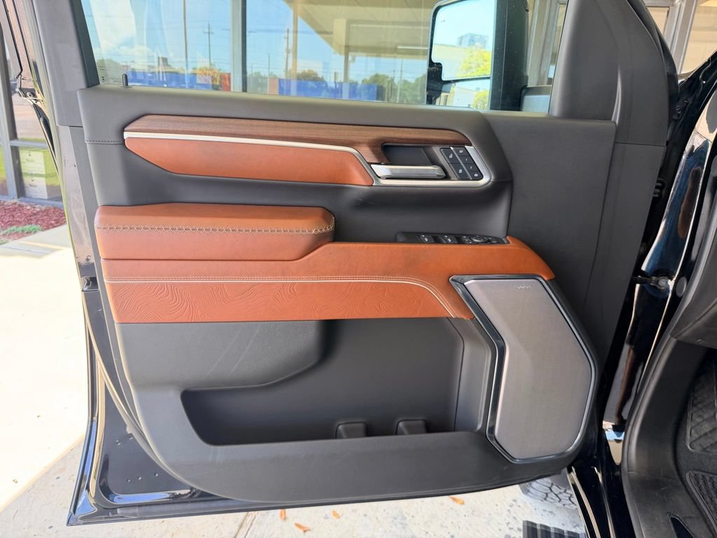 Used 2024 GMC Sierra 2500 Denali Ultimate AWD/4WD image 10