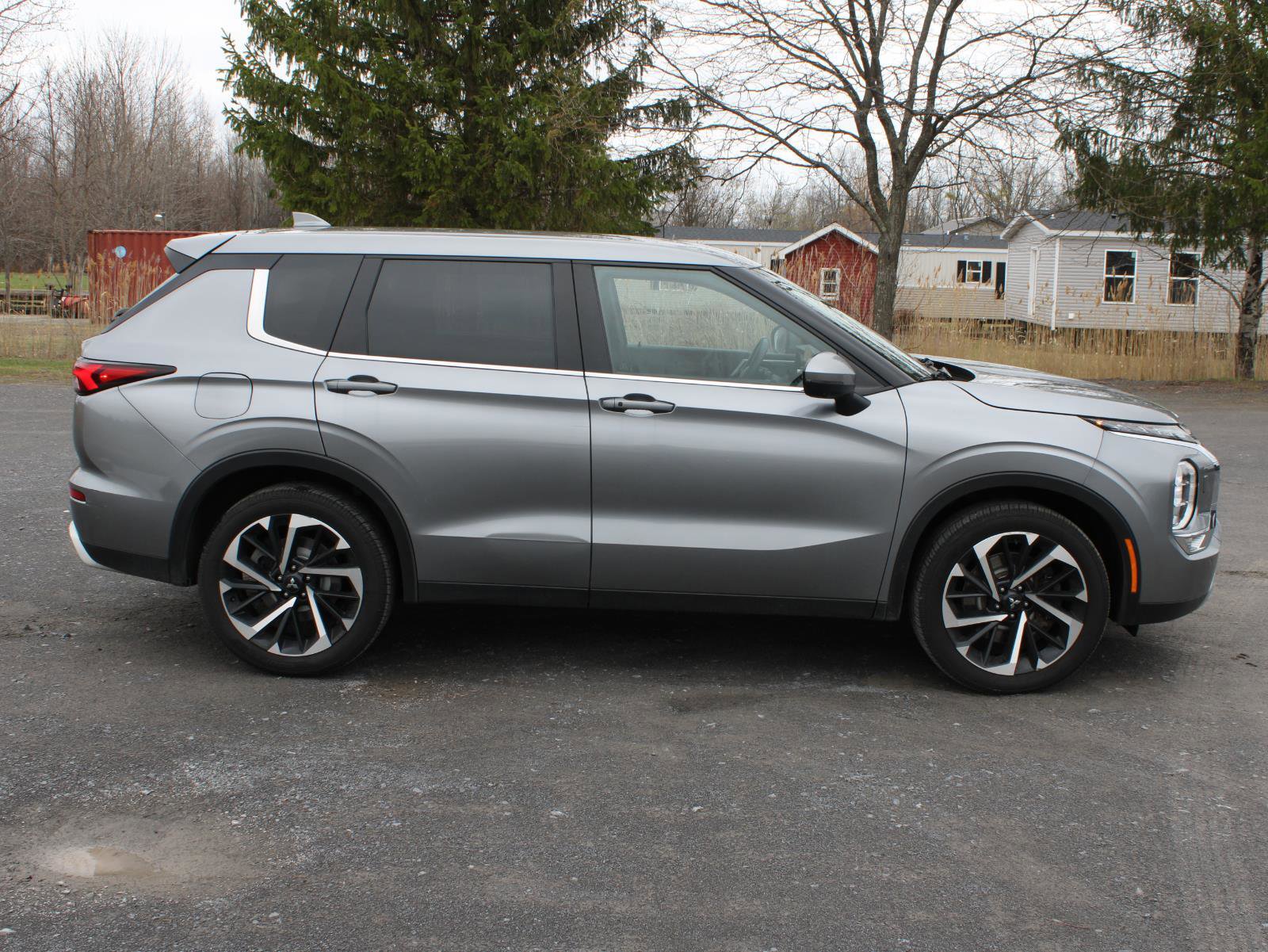 Used 2022 Mitsubishi Outlander SE image 4