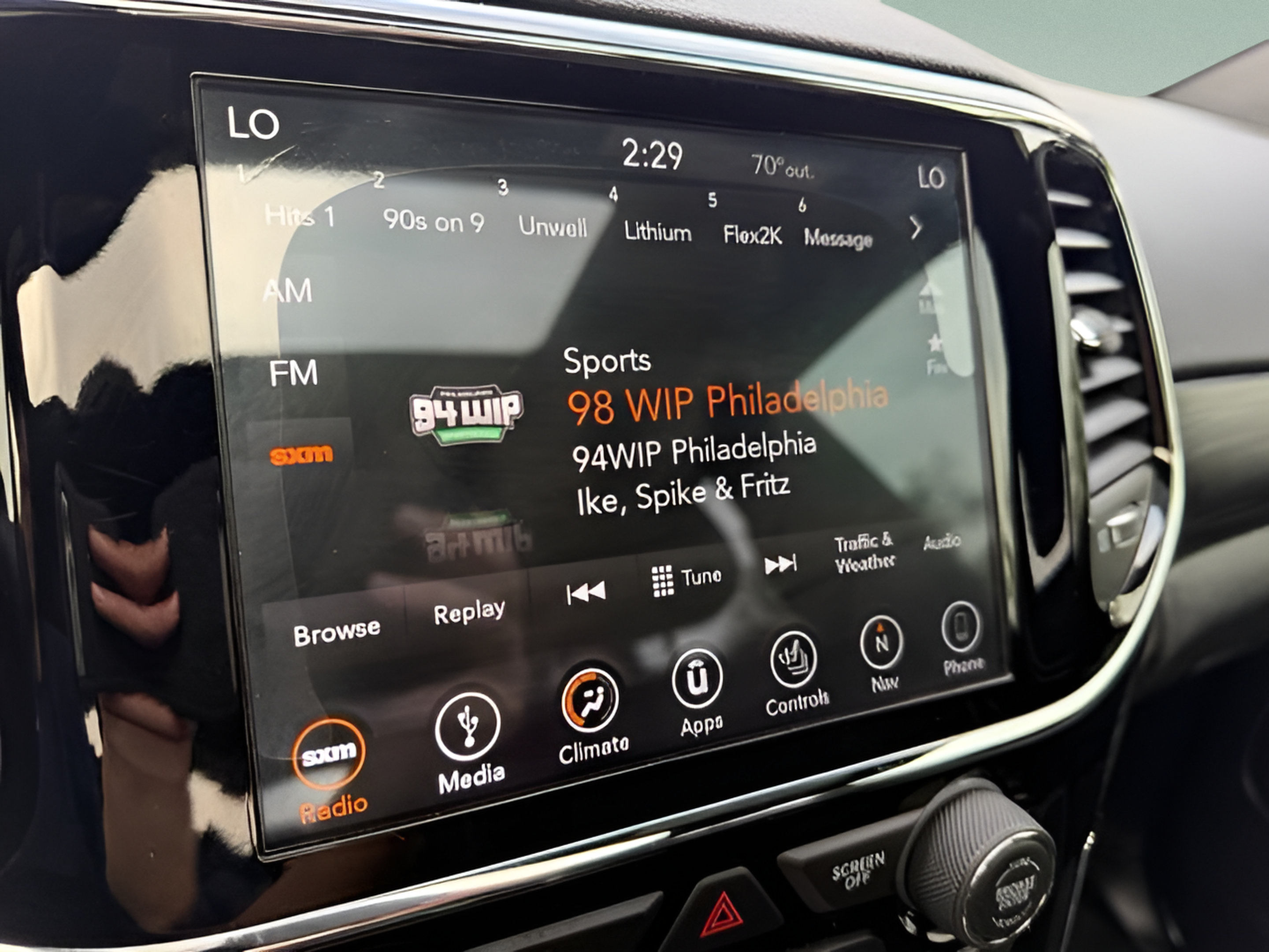 Used 2019 Jeep Grand Cherokee Altitude AWD/4WD image 16