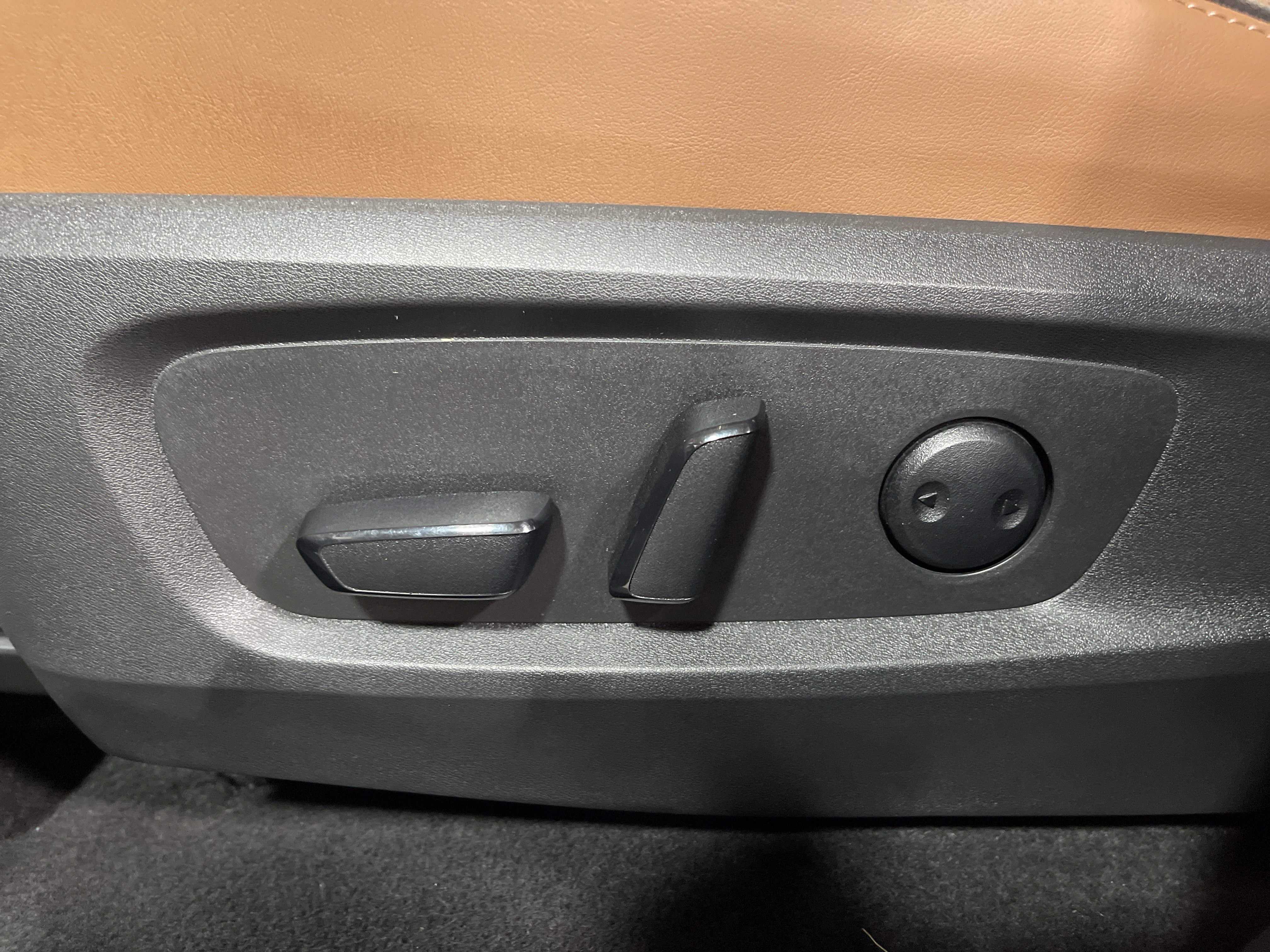 Used 2023 Nissan Pathfinder Platinum w/ Cargo Package image 12