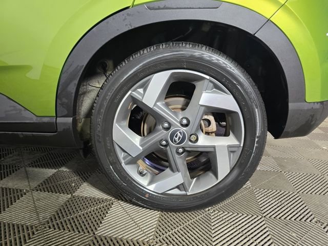 Used 2023 Hyundai Venue SEL image 18
