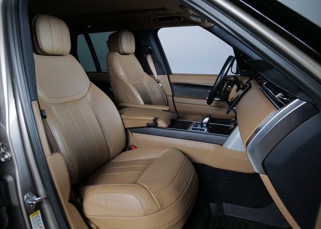 Used 2023 Land Rover Range Rover SE image 3