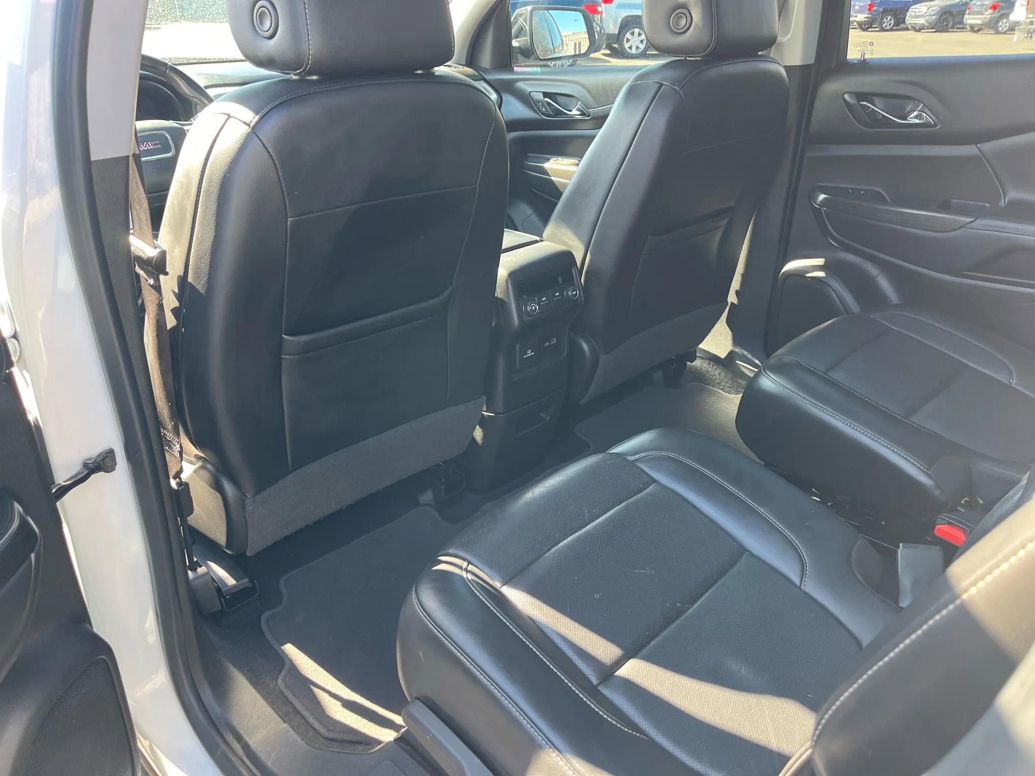 Used 2022 GMC Acadia SLT w/ Elevation Edition image 14