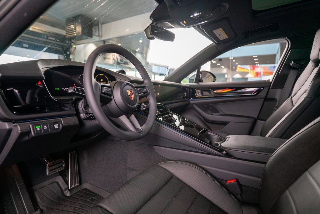 New 2025 Porsche Panamera 4 image 4