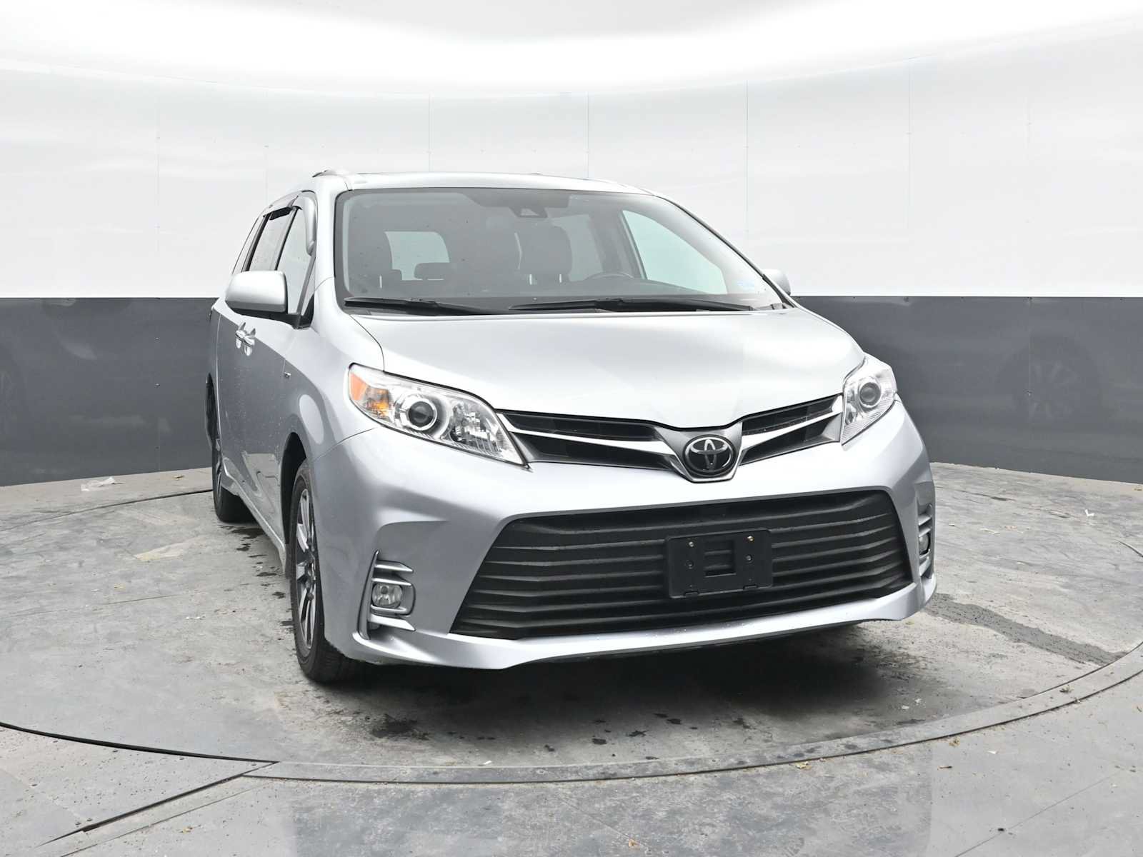 Used 2020 Toyota Sienna XLE w/ XLE Navigation Package AWD/4WD image 6