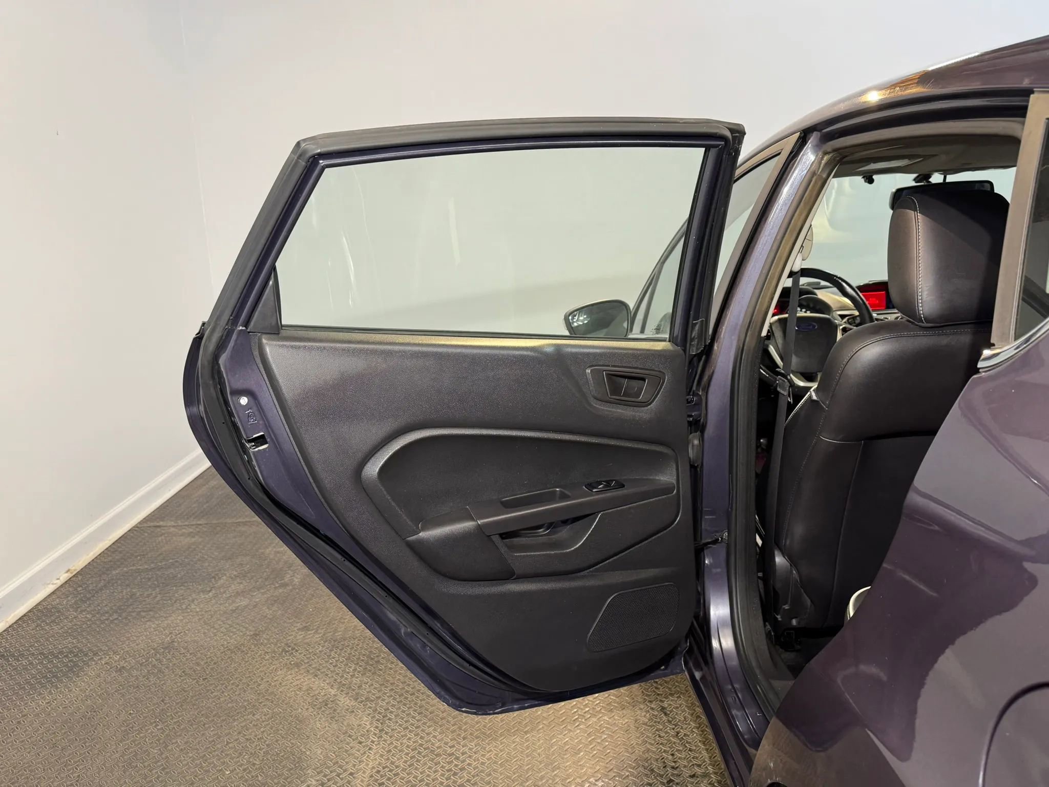 Used 2012 Ford Fiesta SES image 24