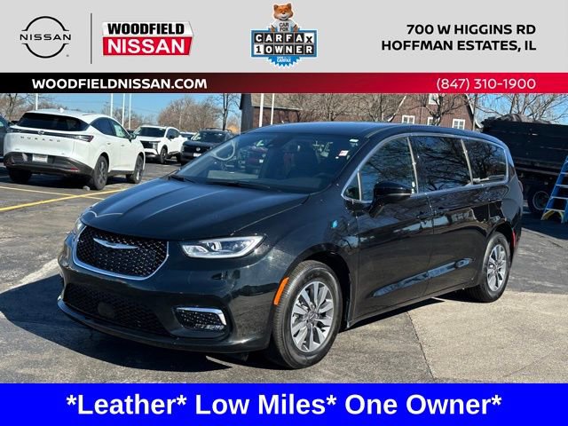 Used 2025 Chrysler Pacifica Select