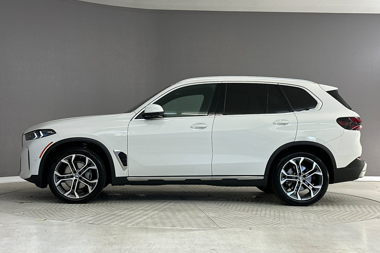 Used 2026 BMW X5 sDrive40i RWD image 2