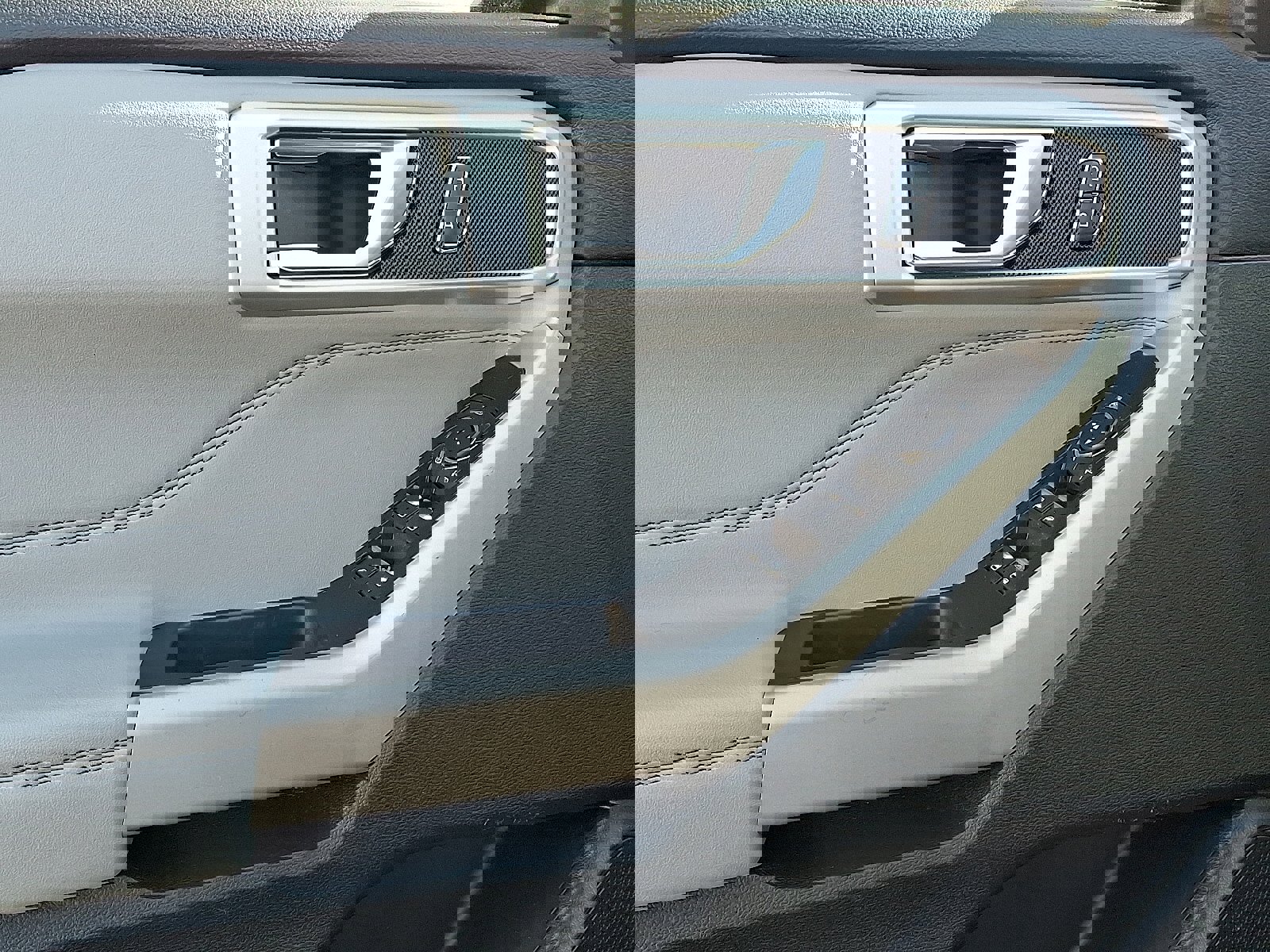 Certified 2022 Ford Explorer XLT w/ Equipment Group 202A image 14