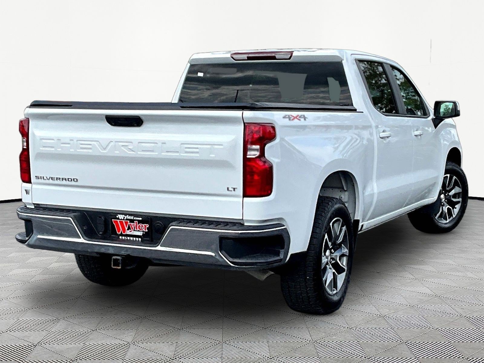 Used 2024 Chevrolet Silverado 1500 LT AWD/4WD image 6