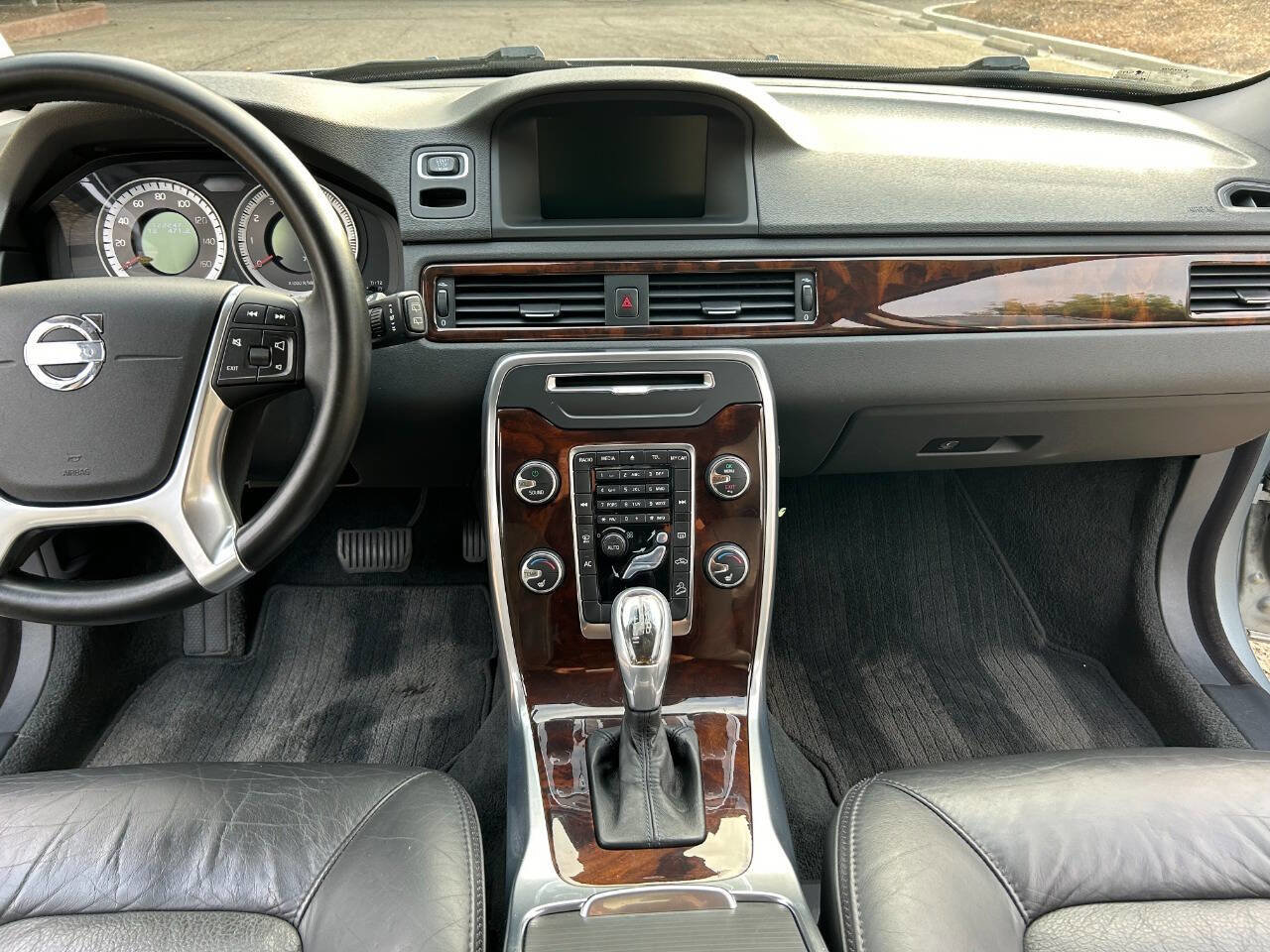 Used 2013 Volvo XC70 3.2 image 39