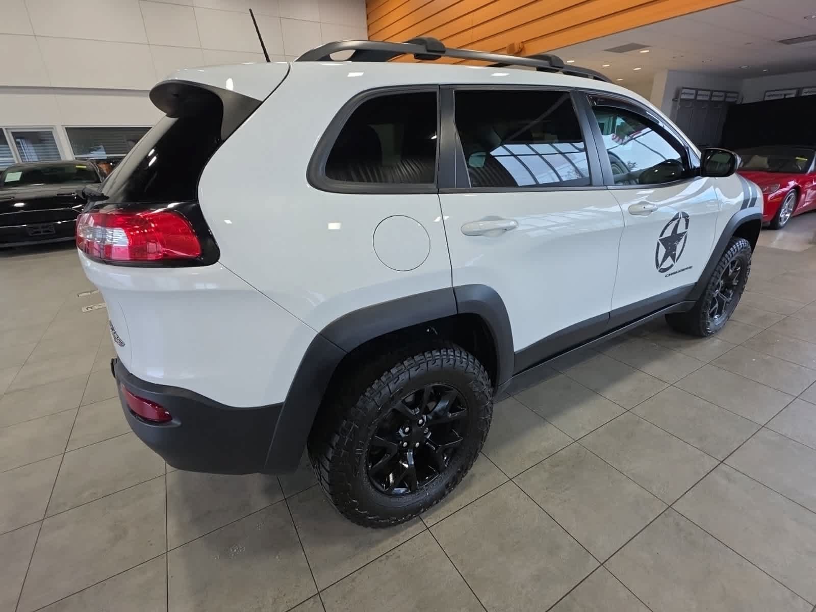 Used 2017 Jeep Cherokee Trailhawk w/ Comfort & Convenience Group AWD/4WD image 6