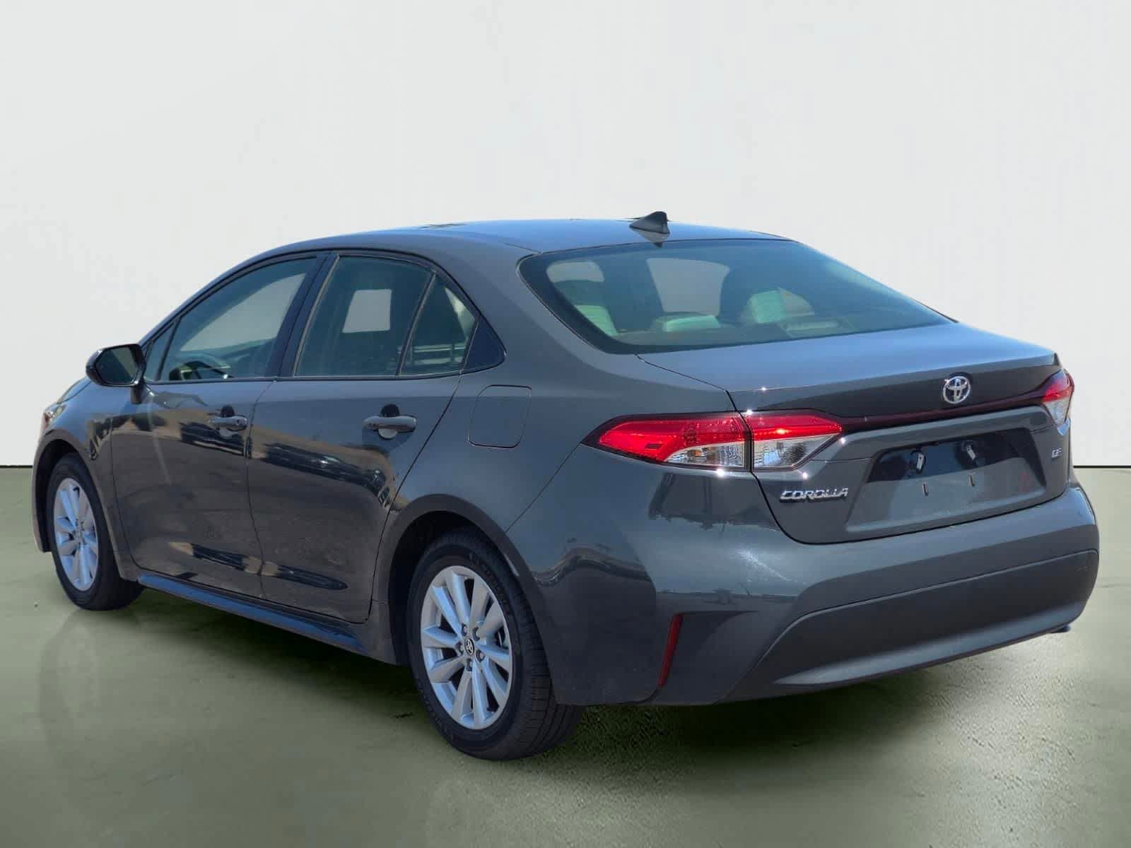 Used 2024 Toyota Corolla LE w/ LE Convenience Package FWD image 4
