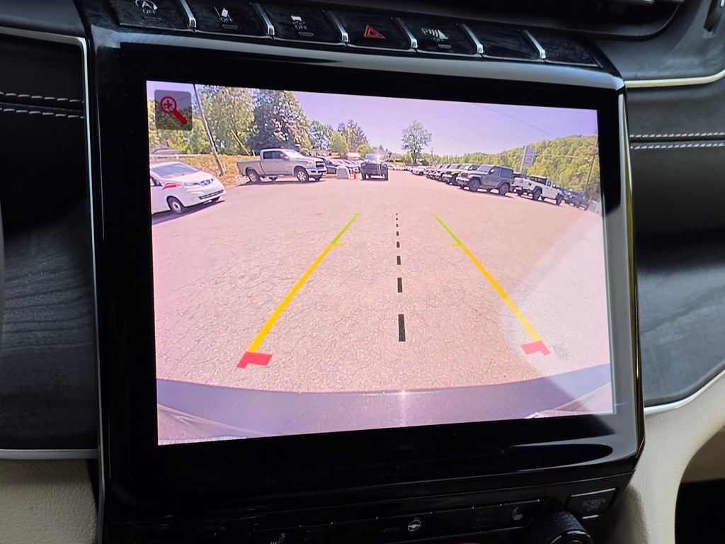 Used 2023 Jeep Grand Cherokee L Limited AWD/4WD image 9