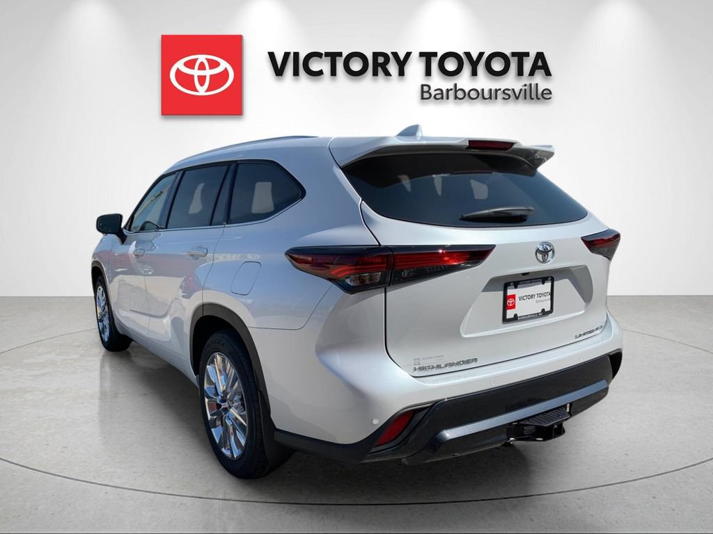 Used 2026 Toyota Highlander Limited AWD/4WD image 3