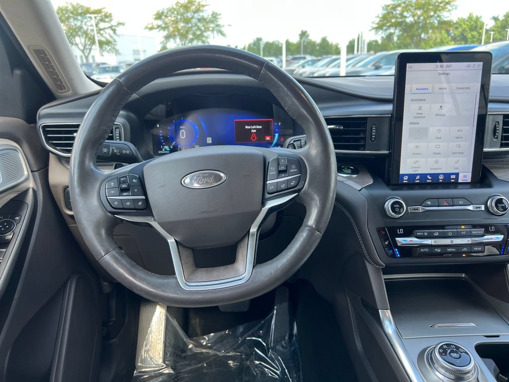 Used 2020 Ford Explorer Platinum w/ Premium Technology Package AWD/4WD image 13