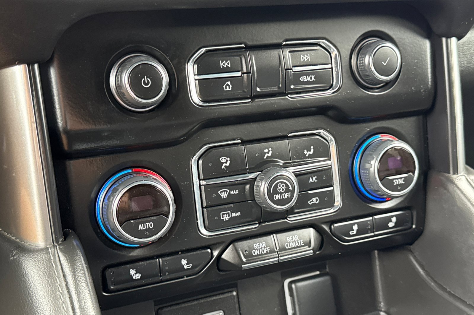 Used 2023 Chevrolet Tahoe LT w/ Luxury Package image 28