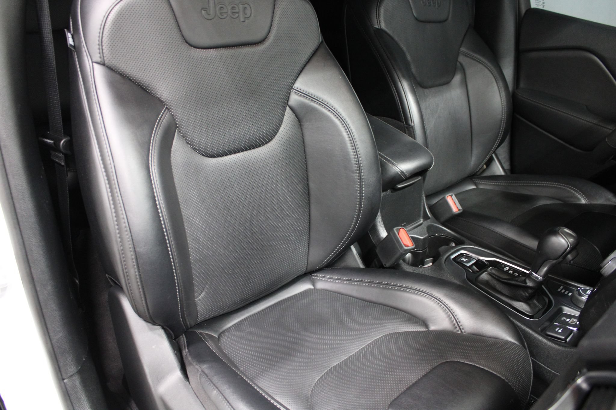 Used 2023 Jeep Cherokee Altitude Lux AWD/4WD image 28