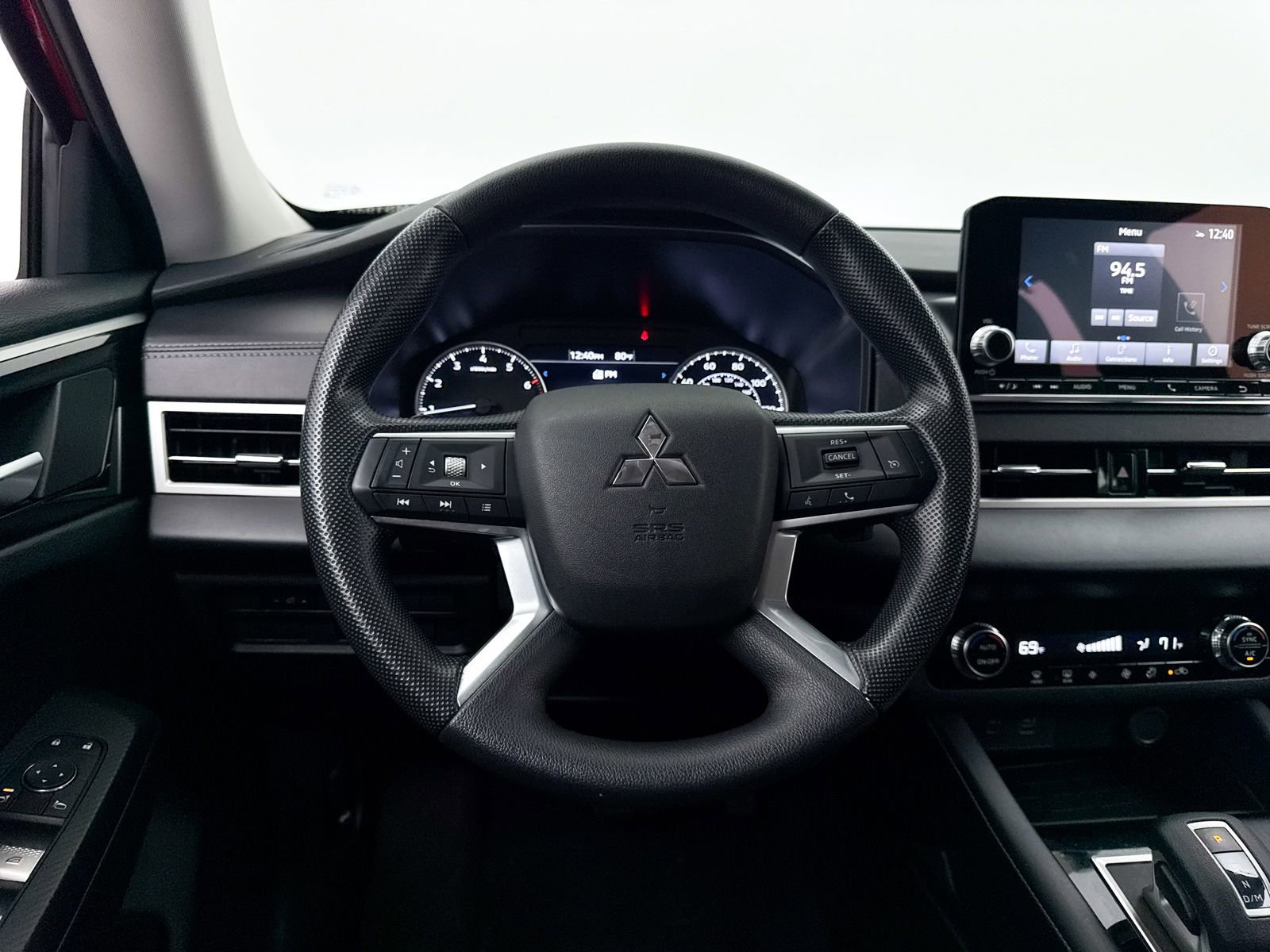 Used 2024 Mitsubishi Outlander ES image 3