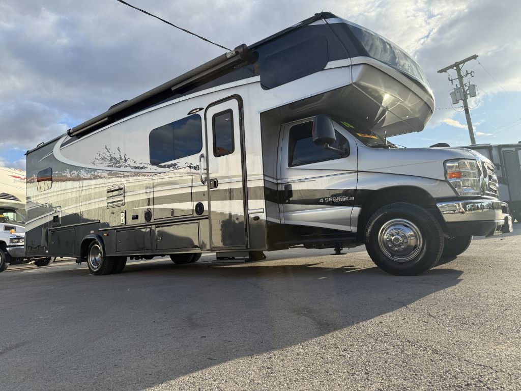 Used 2017 Ford E-450 and Econoline 450 Super Duty w/ Motorhome Prep Package RWD image 1
