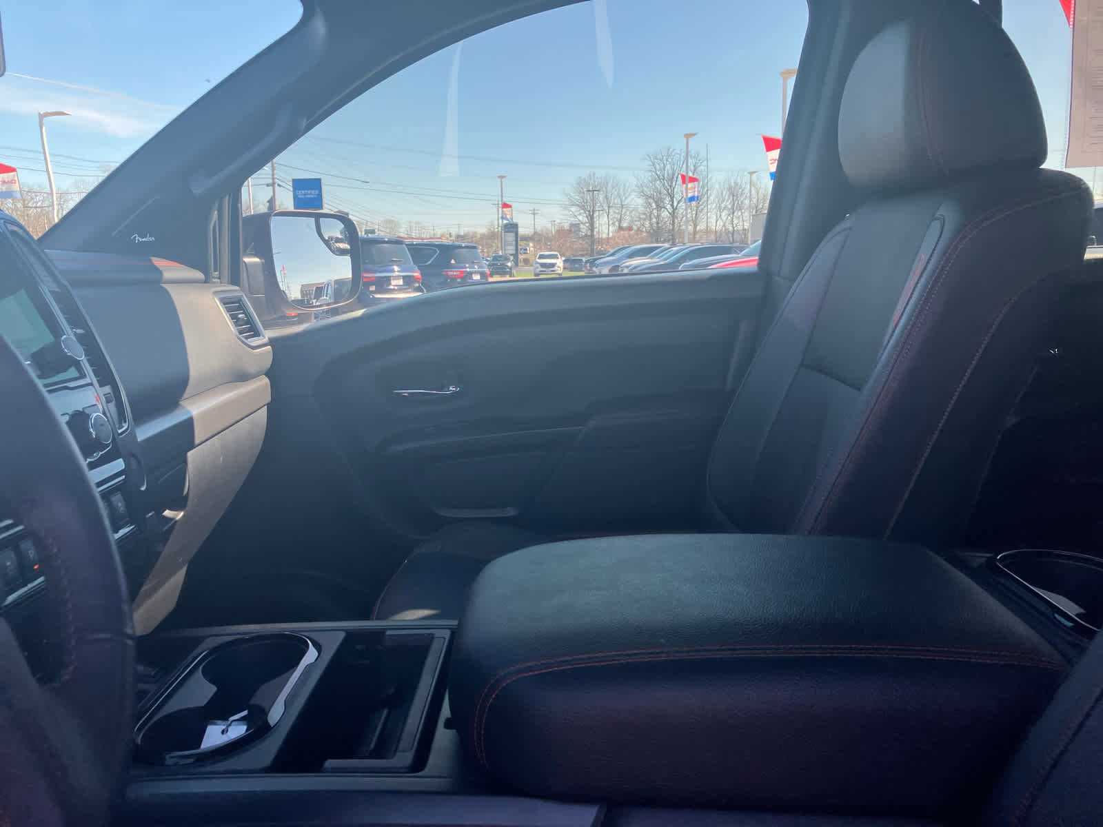 Used 2024 Nissan Titan PRO-4X w/ Pro-4x Convenience Package image 10