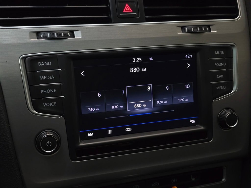 Used 2017 Volkswagen Golf Wolfsburg Edition image 28