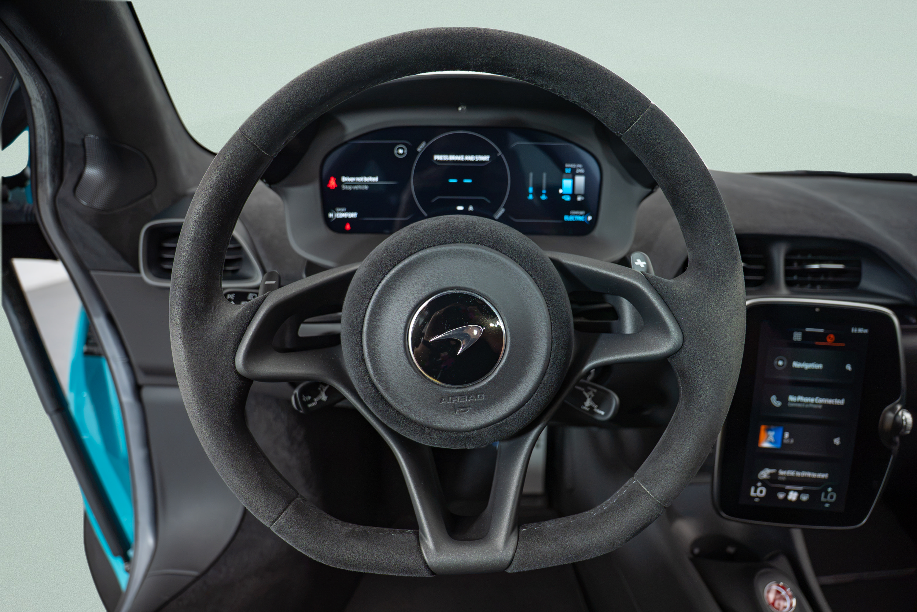 Used 2023 McLaren Artura RWD image 11