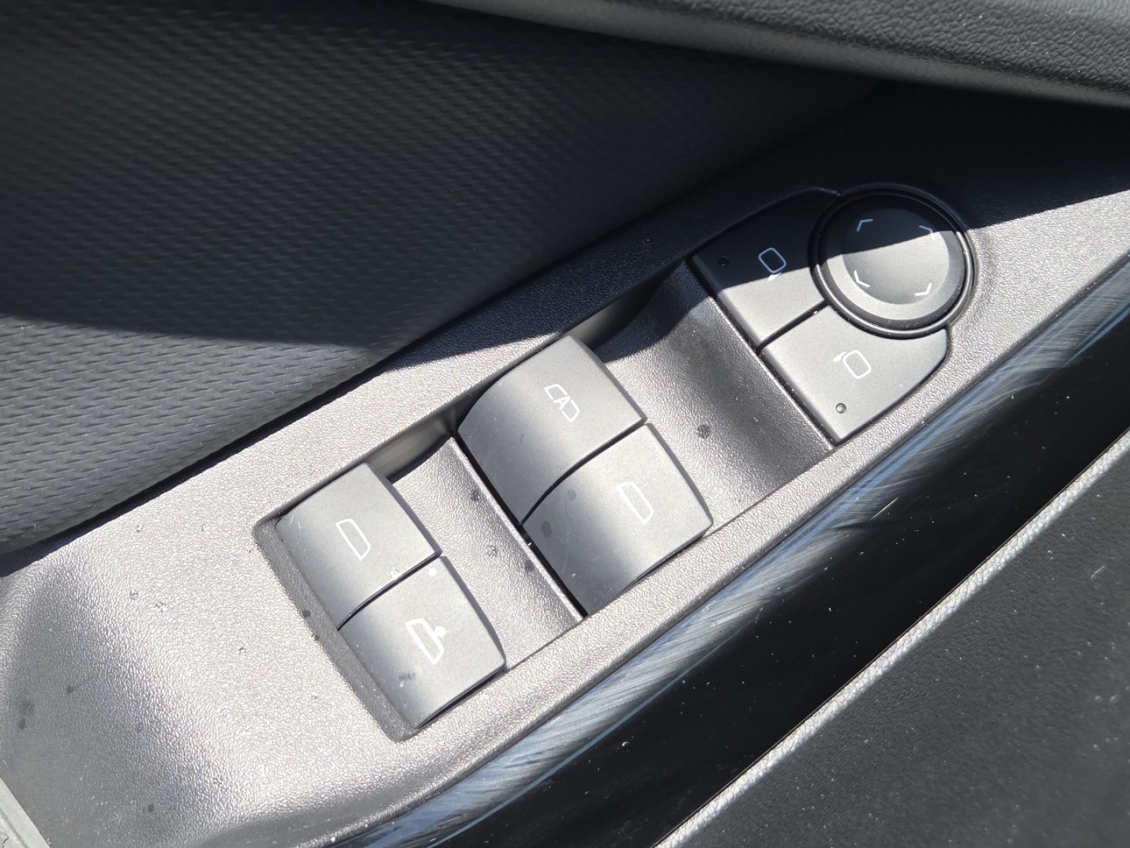 Used 2025 Chevrolet Equinox LT w/ Safety and Technology Package FWD image 24