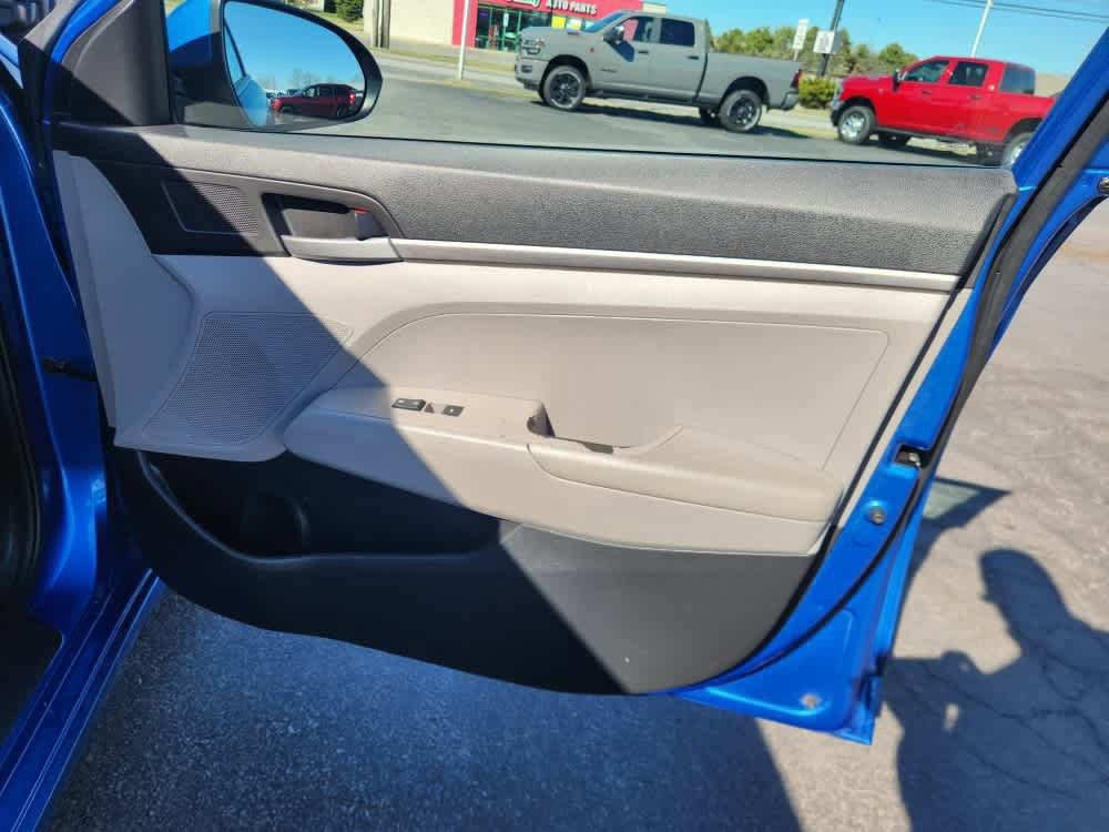 Used 2017 Hyundai Elantra SE image 10