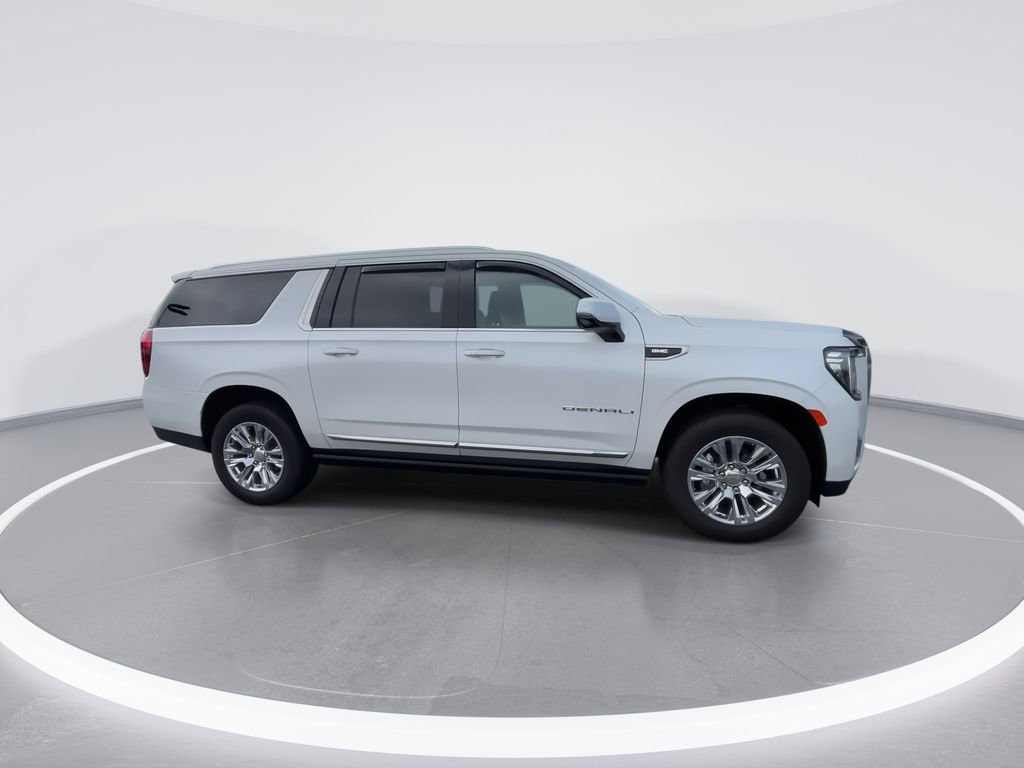 Used 2022 GMC Yukon XL Denali AWD/4WD image 9