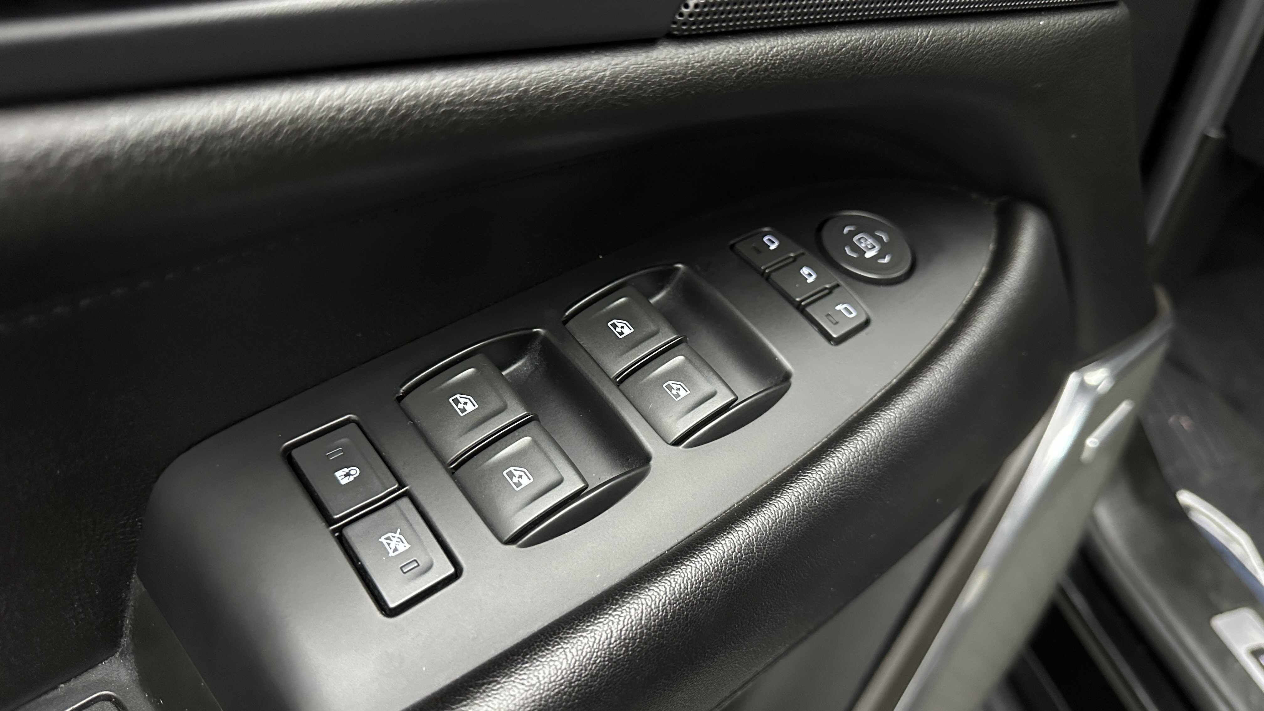 Used 2018 Cadillac Escalade ESV 4WD image 14