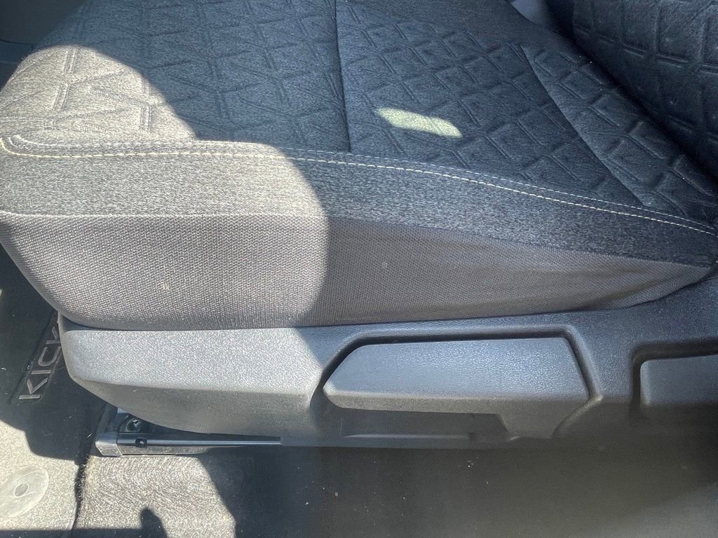 Used 2025 Nissan Kicks SV image 10