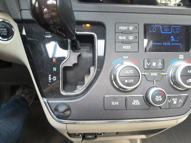 Used 2018 Toyota Sienna XLE w/ XLE Navigation Package FWD image 17