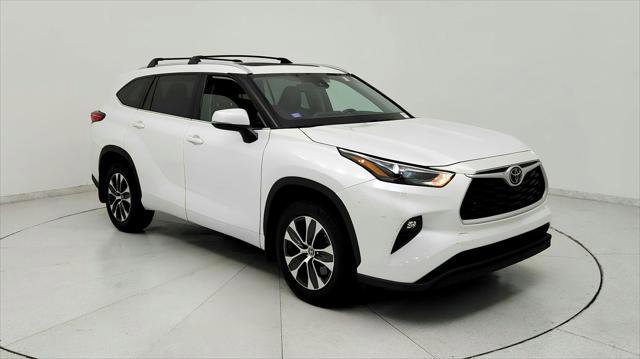 Certified 2022 Toyota Highlander XLE image 1