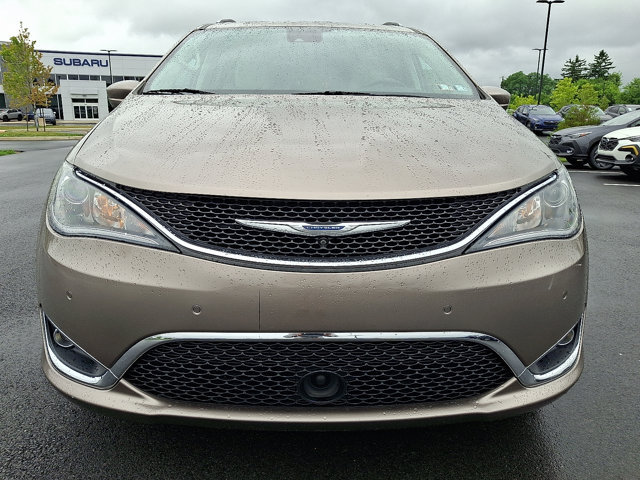 Used 2017 Chrysler Pacifica Touring-L Plus w/ Advanced Safetytec Group FWD image 2