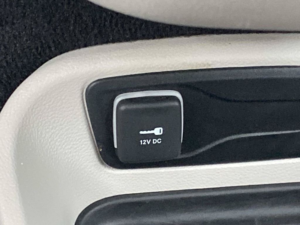 Used 2023 Chrysler Pacifica Touring-L FWD image 30