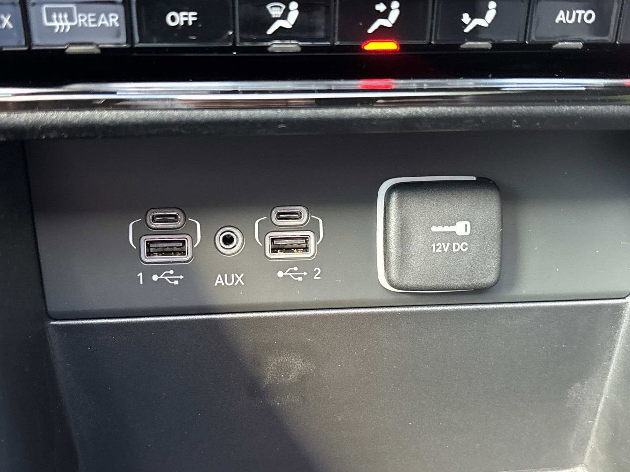 New 2025 Jeep Grand Cherokee Limited w/ Black Appearance Package image 24